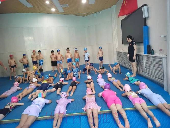 国家游泳集训队队员走进校园